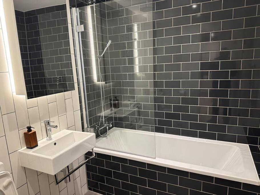 Spacious Modern 1 Bed Apartment. Londra Exterior foto